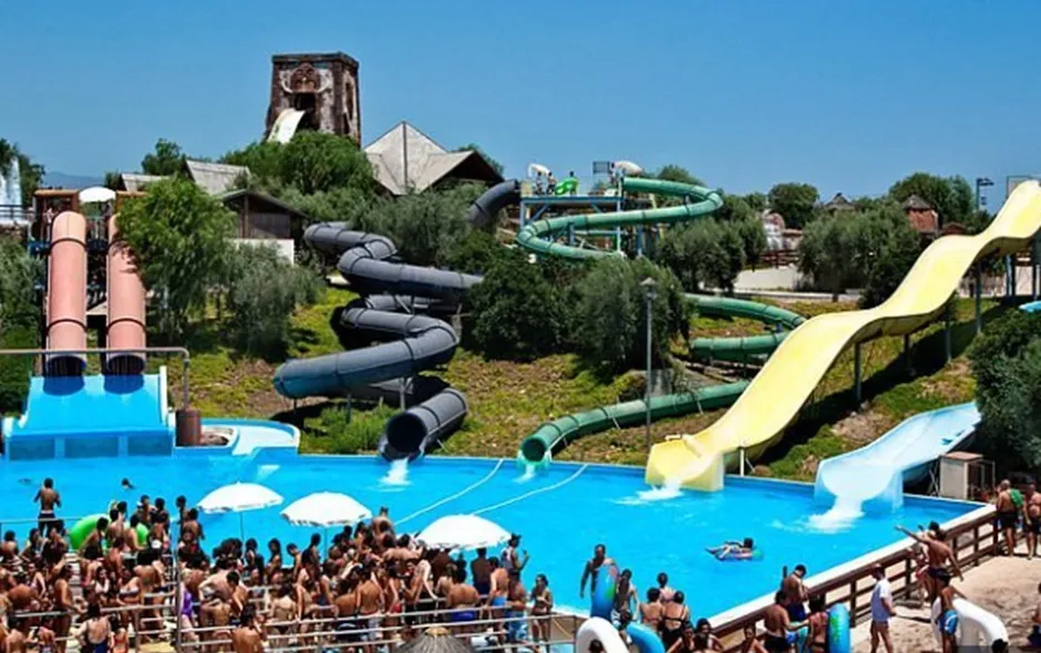 EtnaLand nel mirino: bruciati e sotterrati i rifiuti, il parco acquatico sotto accusa