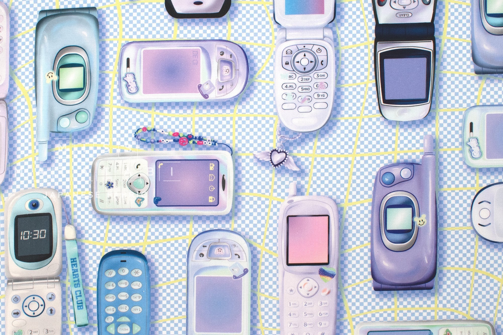 Flip phone, CD e pixel: perché i brand stanno tornando agli anni 2000?