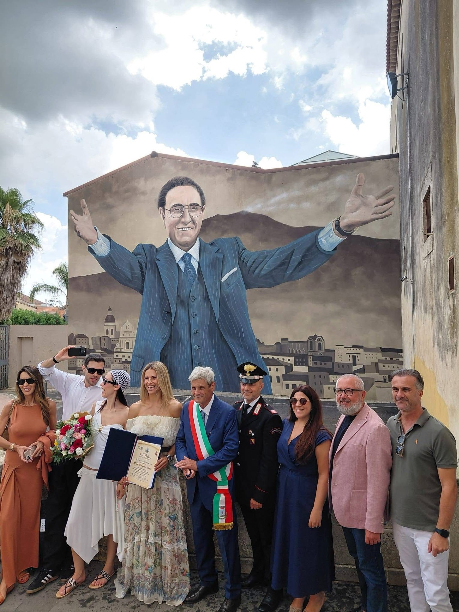 Michelle Hunziker a Militello in Val dí Catania: cittadinanza onoraria e matrimonio di Aurora Ramazzotti in Sicilia tra emozione e tradizione