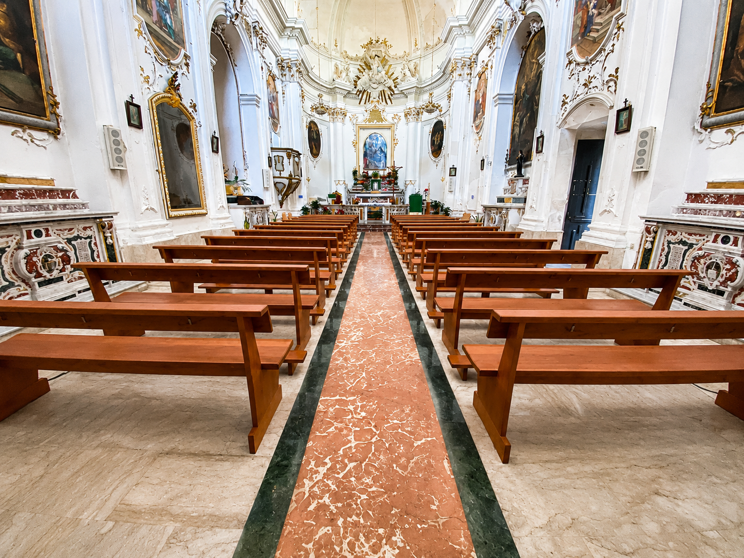 Scordia, profanata la chiesa di Santa Maria Maggiore: rubate le ostie consacrate e gli arredi sacri